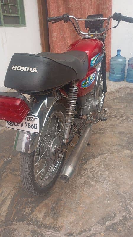 2012 model h eagle bike h jis KO chahya rabta kra 1