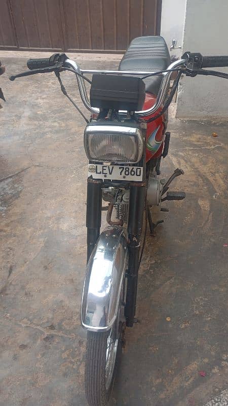 2012 model h eagle bike h jis KO chahya rabta kra 4