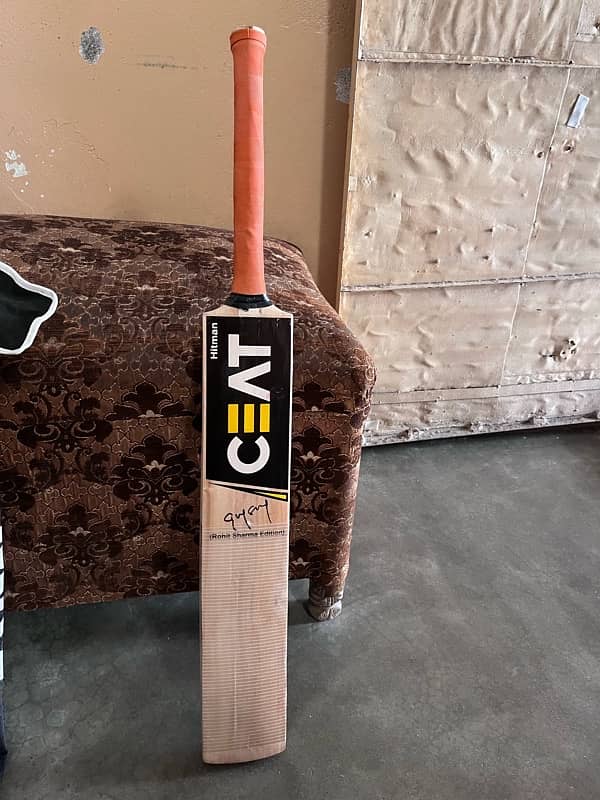 15 days used 100%new condition 2bats+pad+1sidathi+helmet+safeguard 12