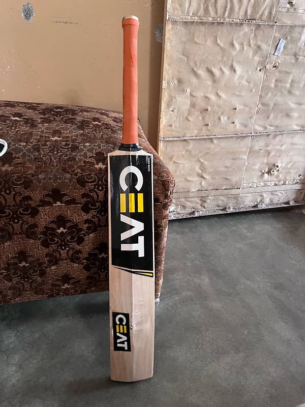 15 days used 100%new condition 2bats+pad+1sidathi+helmet+safeguard 13