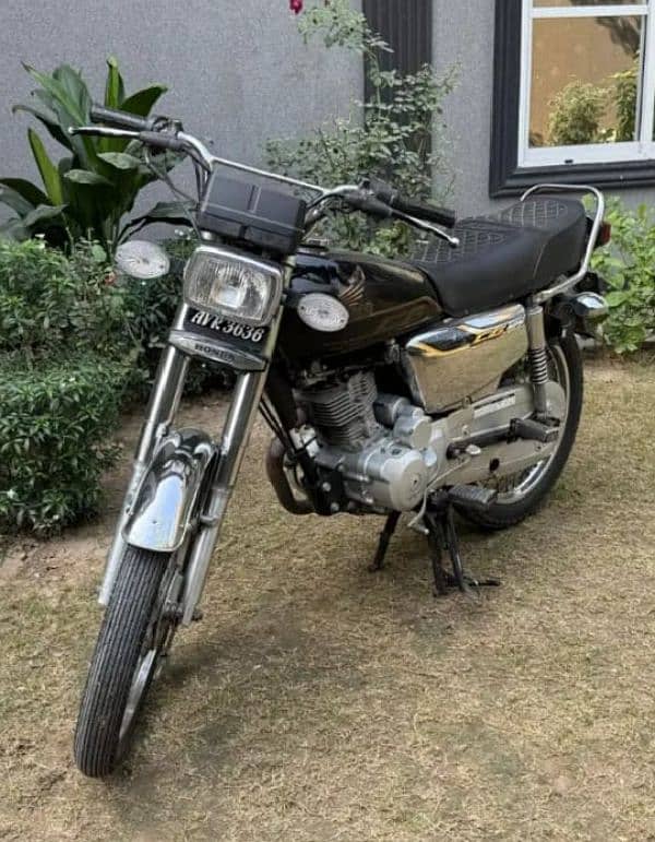 Honda 125 Black Self Start Model 2022 Register 2024 0