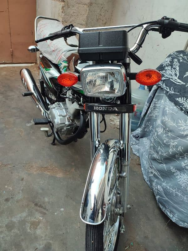 Honda 125 model  2023 karachi number 1