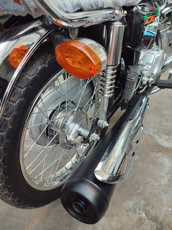 Honda 125 model  2023 karachi number 2