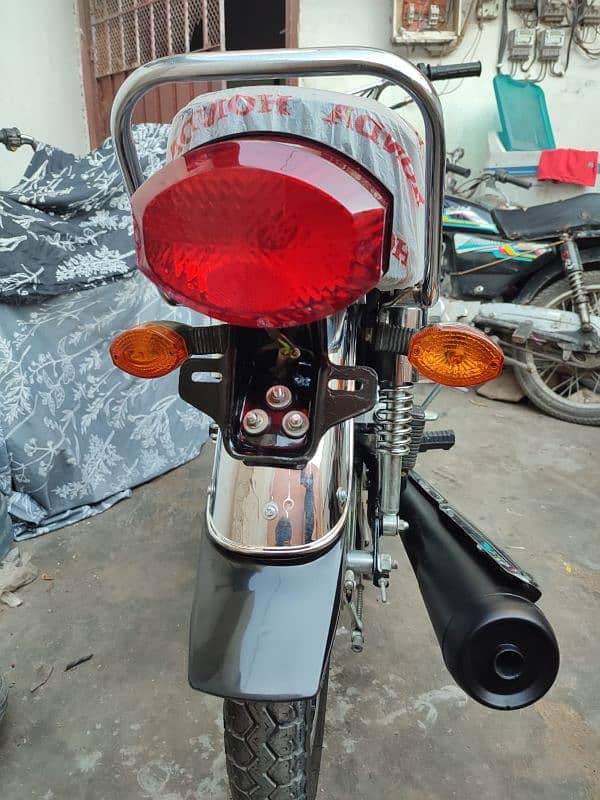 Honda 125 model  2023 karachi number 3