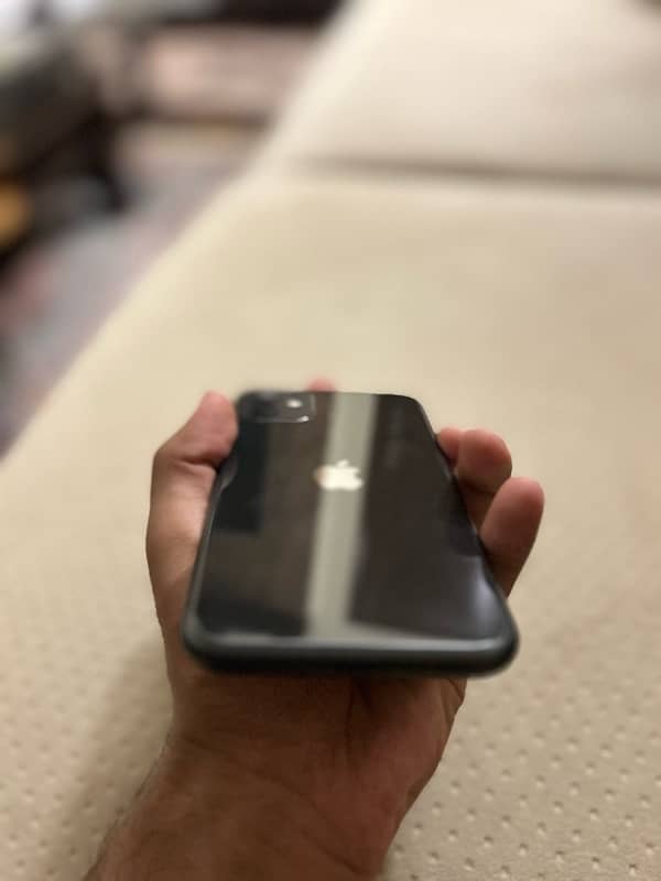 Iphone 11 (128gb PTA APPROVED physical +esim) 1