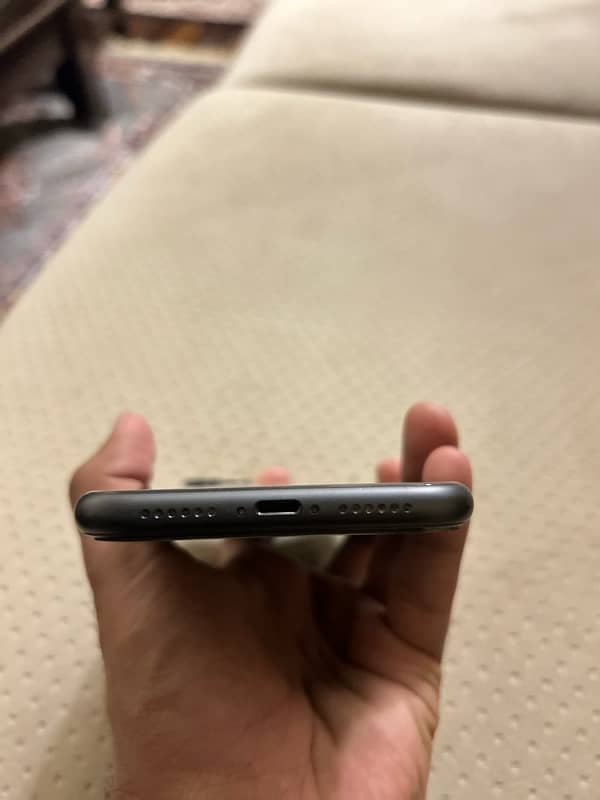 Iphone 11 (128gb PTA APPROVED physical +esim) 2