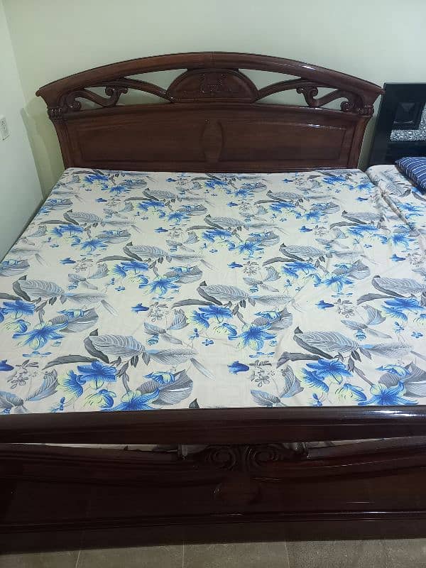 Woodan king size dauble bed 0