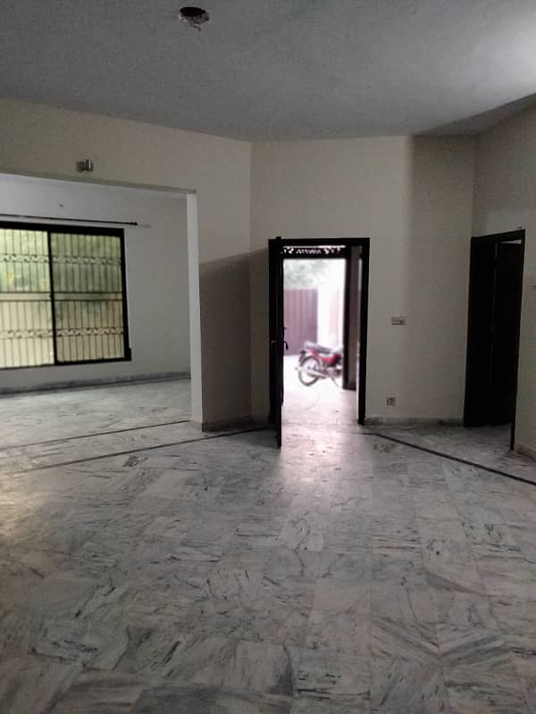 MIAN ESTATE OFFERS 10 MARLA MARBLE FLOORING LOWER PORTION FOR RENT FOR FAMILY 1