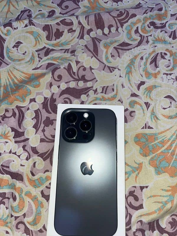 Iphone 15pro Black titanium 2