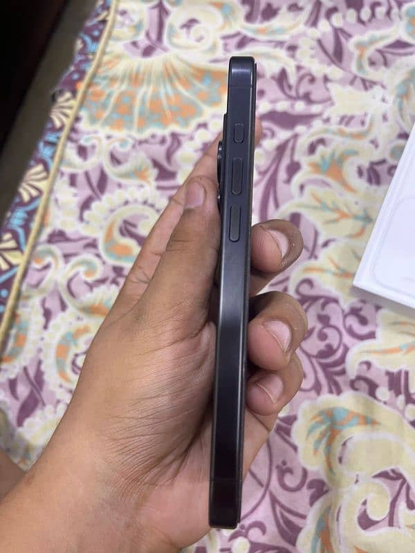 Iphone 15pro Black titanium 7