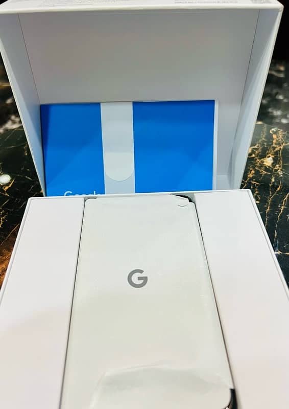 Google Pixel Fold ( Brand New ) 1