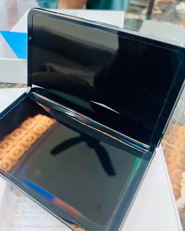 Google Pixel Fold ( Brand New ) 4