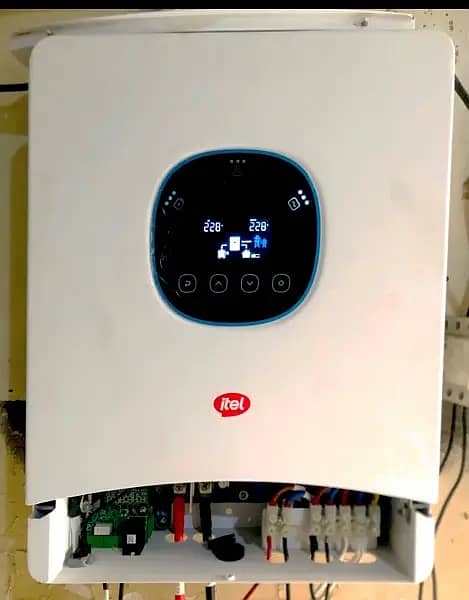 Itel IP54 4kW-24V SP Hybrid - Solar Inverter 1