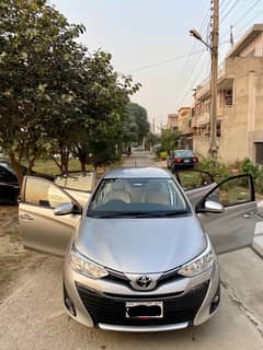 Toyota Yaris Ativ X 1.5 (Top of the line)