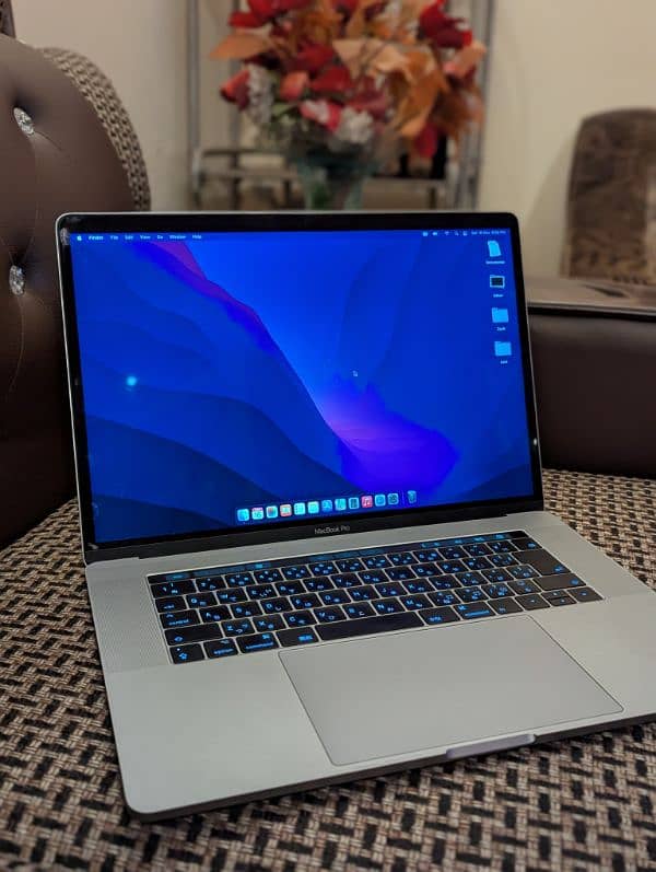 Macbook Pro 15 Inch 2016 512 GB 16 GB RAM Touch Bar 1