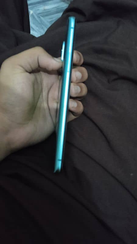 one Plus 8t 12. . 256gb 12+12 front glass minor crack 3