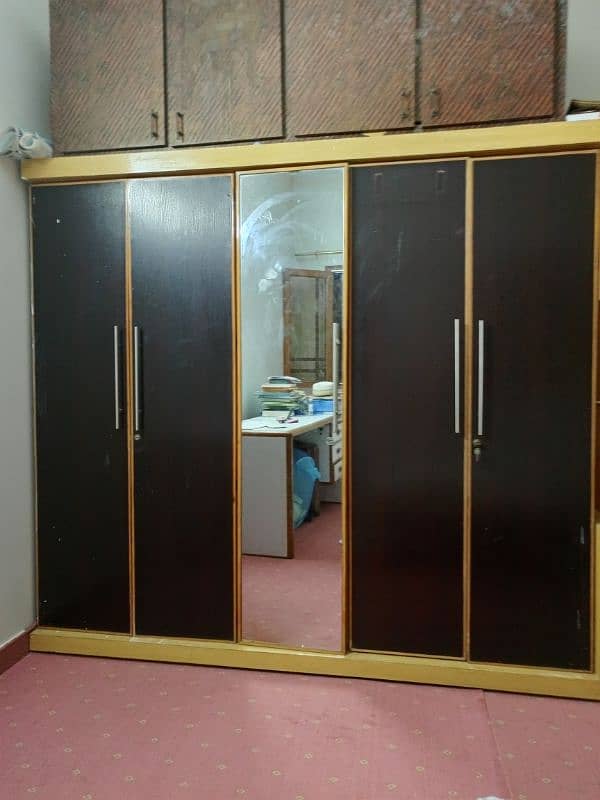 5 door cupboard 1