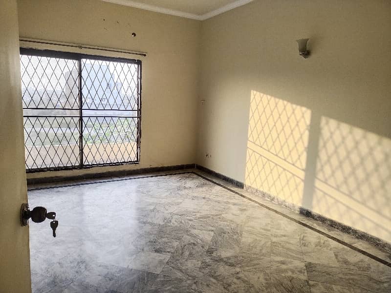 10 Marla beautiful Upper Portion Available For Rent in DHA Phase 4 Lahore Cantt 0