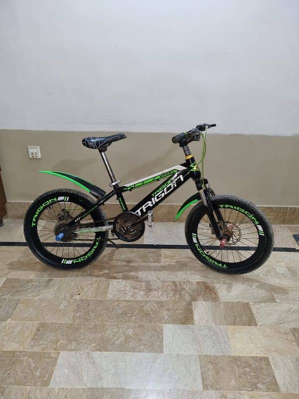 i sell this bycycle because i want urgent money this is for 12,13 year 0