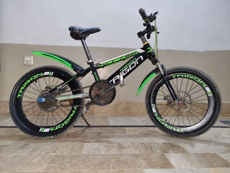 i sell this bycycle because i want urgent money this is for 12,13 year 1