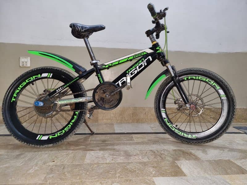 i sell this bycycle because i want urgent money this is for 12,13 year 3