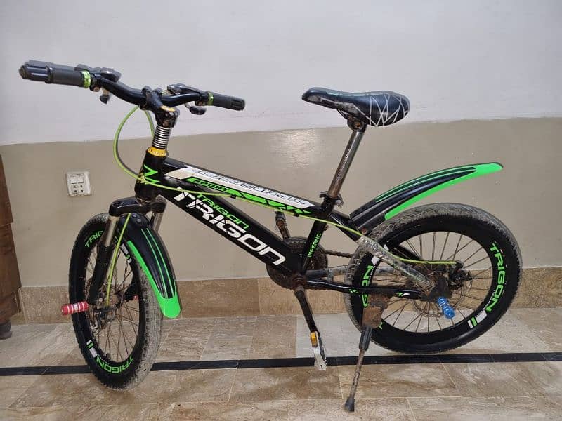 i sell this bycycle because i want urgent money this is for 12,13 year 5