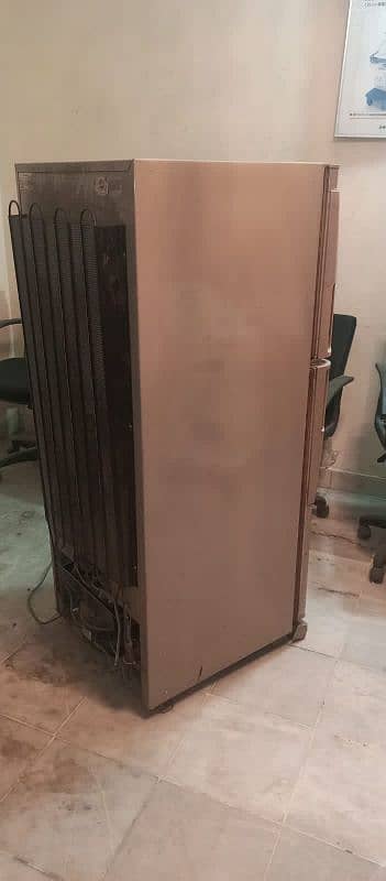 medium Size fridge for sale 1