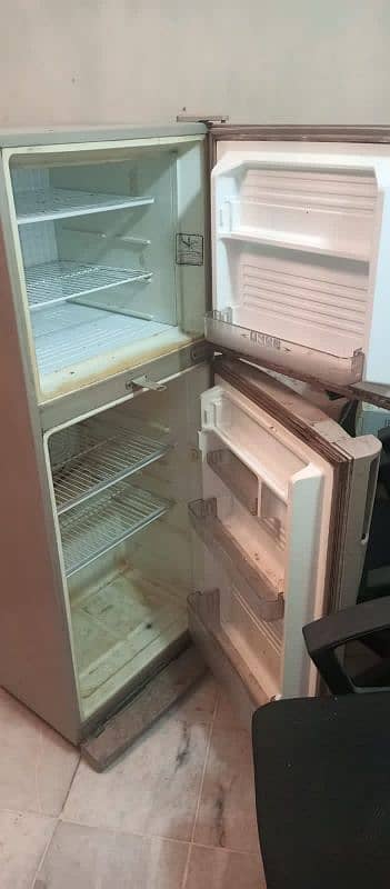 medium Size fridge for sale 2