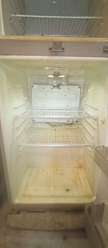 medium Size fridge for sale 7