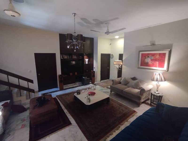 1 kanal 2 bedroom outstanding independent lower portion with separate main gate in model town G block 0