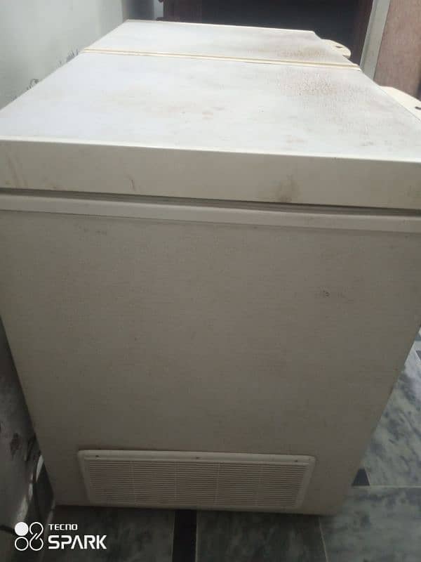 deep freezer in good condition 2