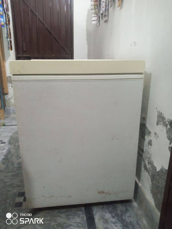 deep freezer in good condition 3