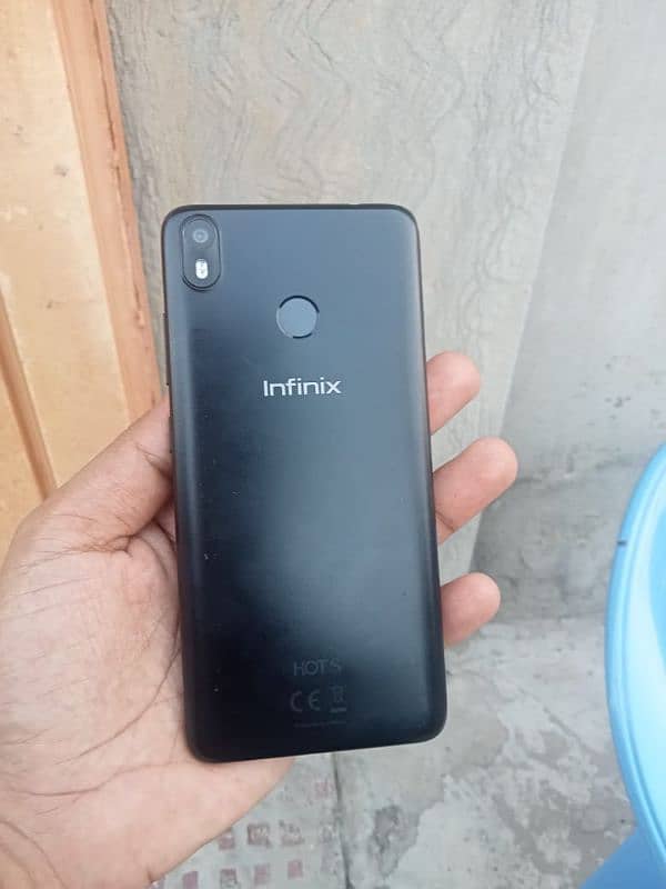 Infinix Hot S3.3gb ram 32gb rom . One hand use . Box-Charger 1