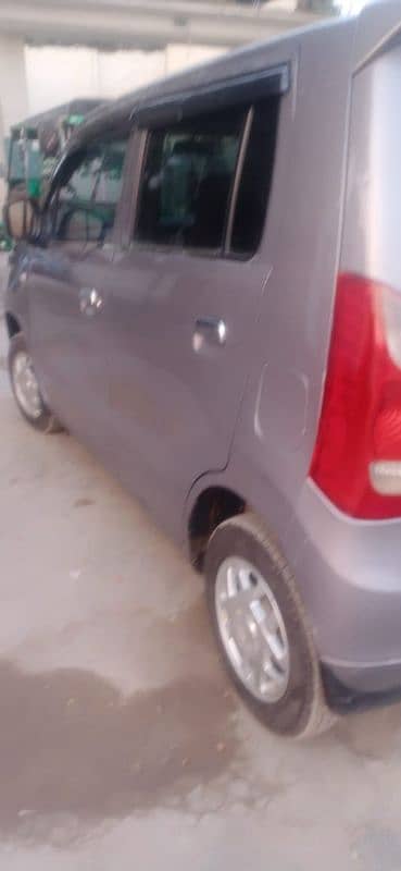 Suzuki Wagon R 2018 11