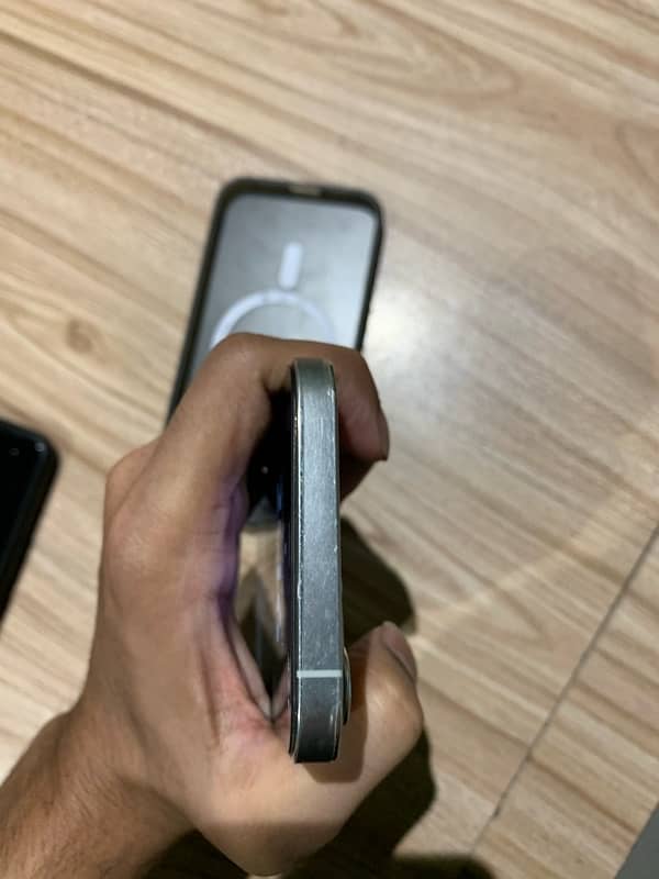 iphone 12 pro Factory unlocked 3