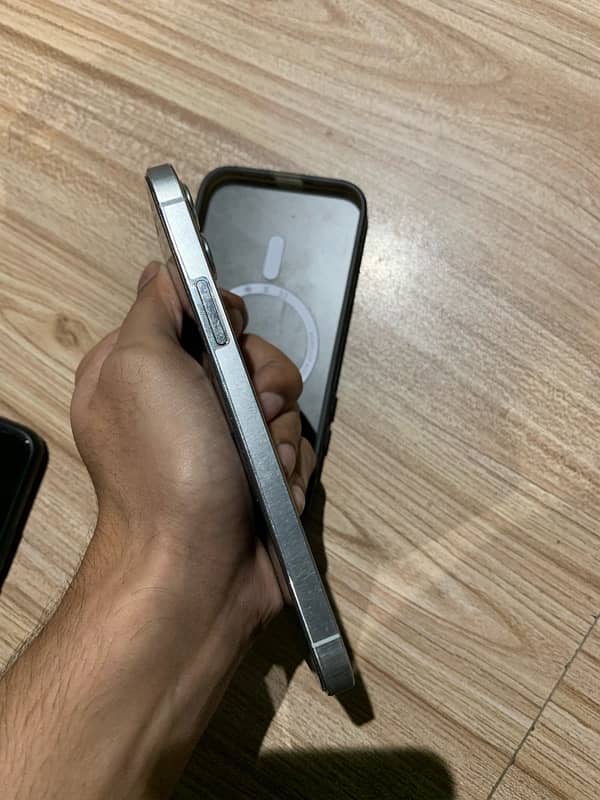 iphone 12 pro Factory unlocked 4