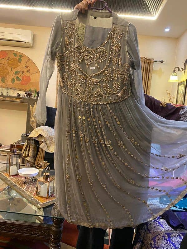 slightly used saris and dresses available for sale 5