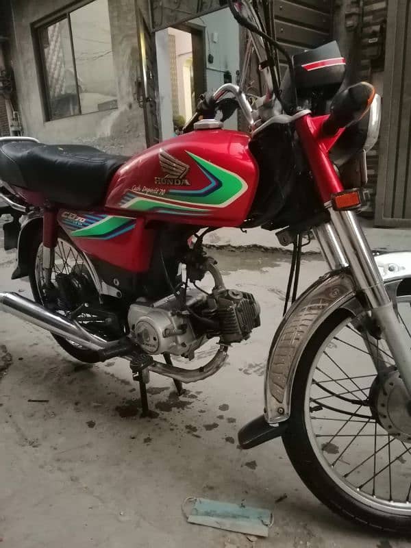 Honda CD70 RED 3