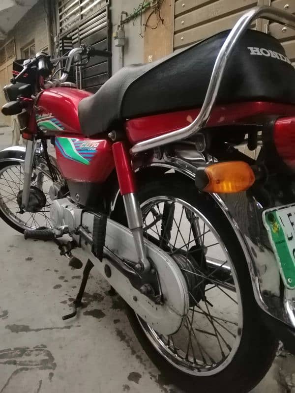 Honda CD70 RED 4