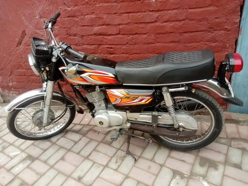 honada 125 black colour 0