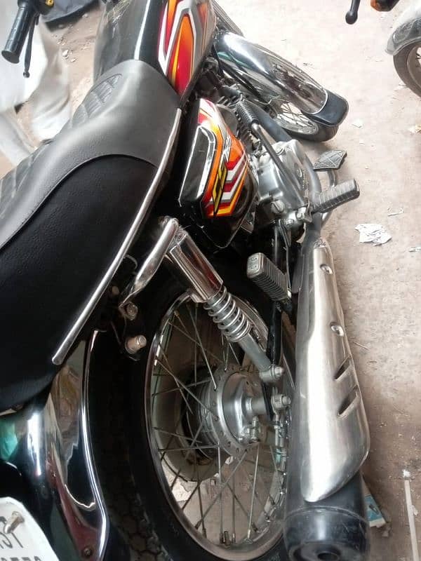 honada 125 black colour 2