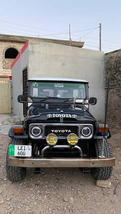 Toyota Land Cruiser 1983 / EXCHANGE AVAILABLE with any car