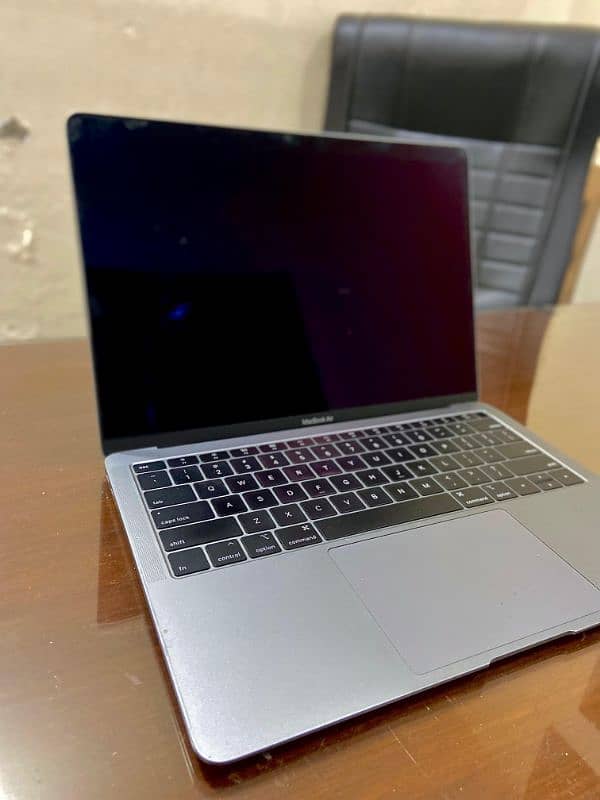 MacBook Air 2019 13-inch 1