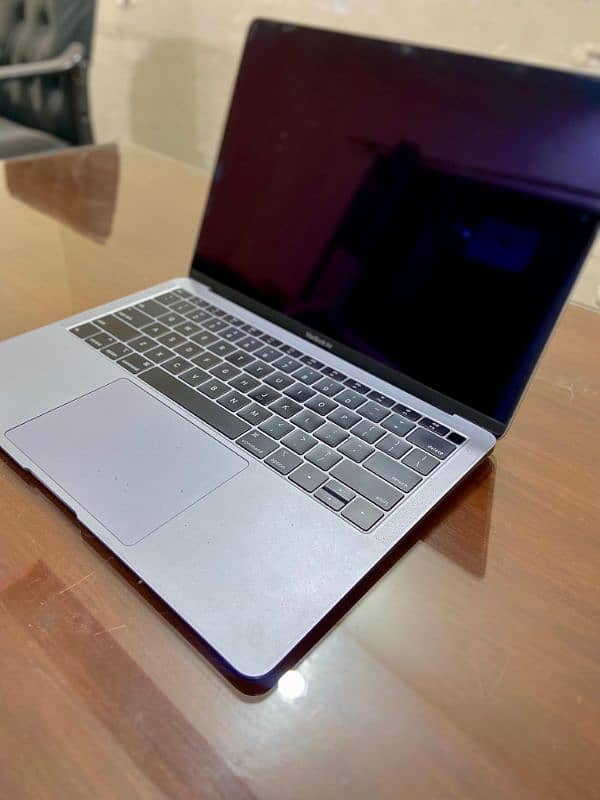 MacBook Air 2019 13-inch 8