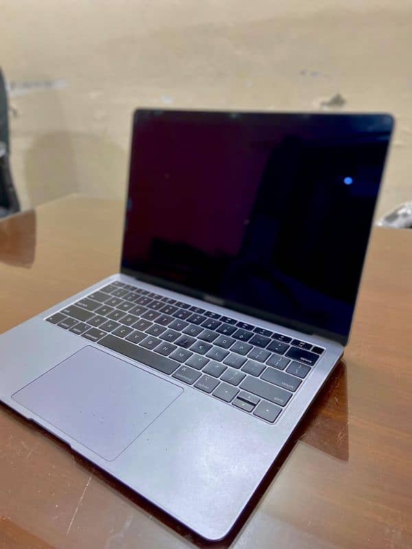 MacBook Air 2019 13-inch 9