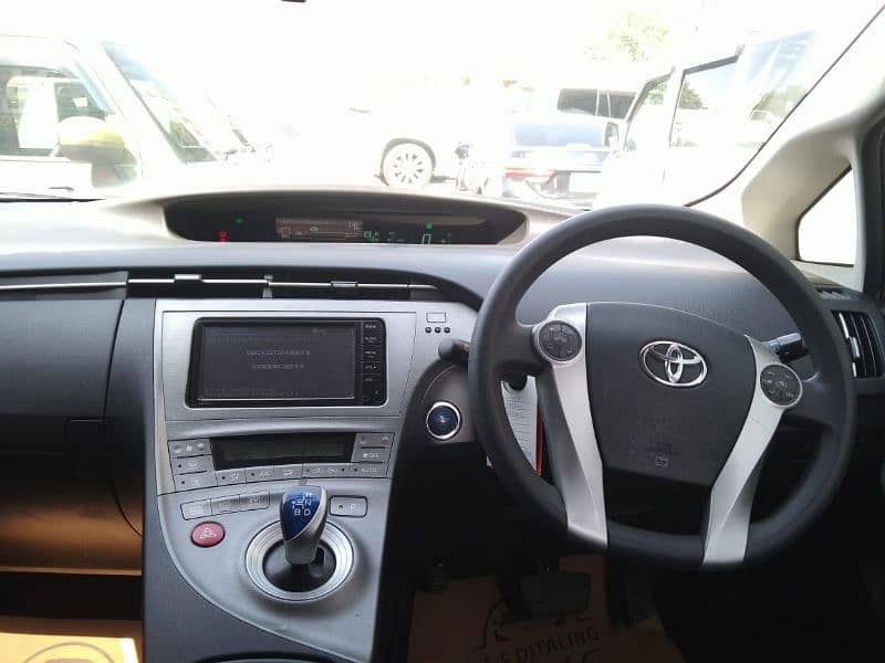 Toyota Prius 2014 6