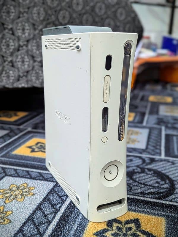 XBOX 360 (100 Games Installed) 3