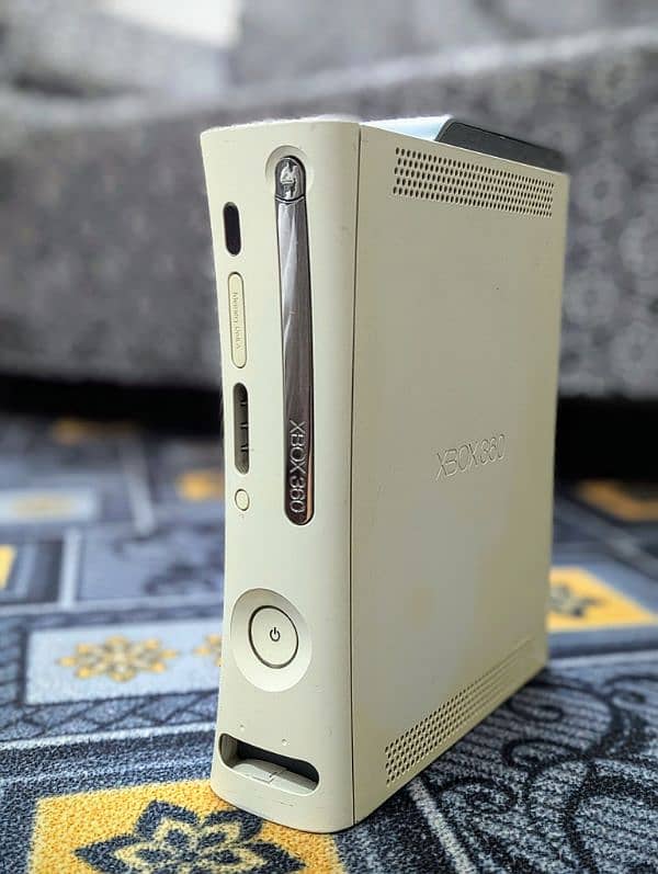 XBOX 360 (100 Games Installed) 4