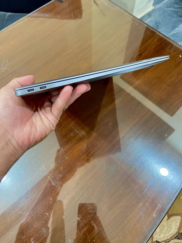 Apple Macbook Air 2019 (13 inch retina Display) 5