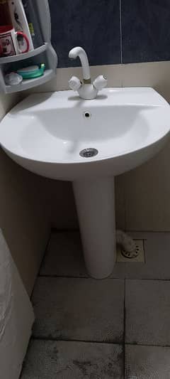 Washroom Basin PORTA in excellent condition